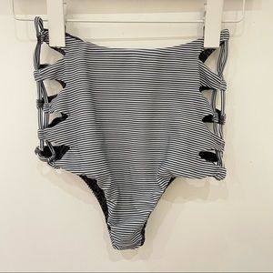 Acacia Queens in Long Island (100 ven)